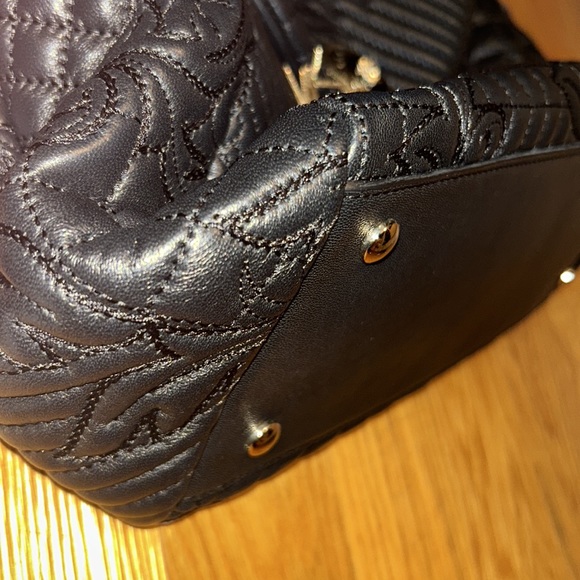 100% Authentic Versace Women’s Handbag in Nappa Ricamo Barocco Black Leather - Picture 4 of 14